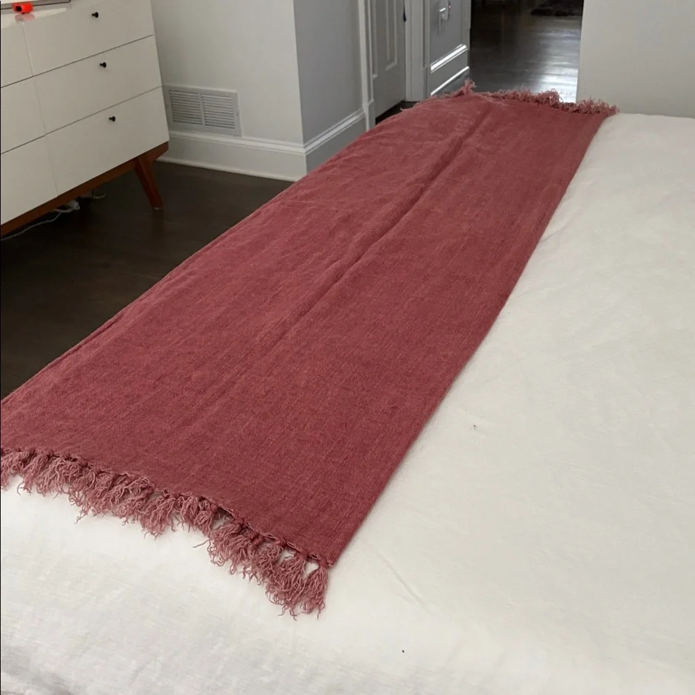 Mitchell Gold Luxe 100% linen throw 67” x 51” Color clay